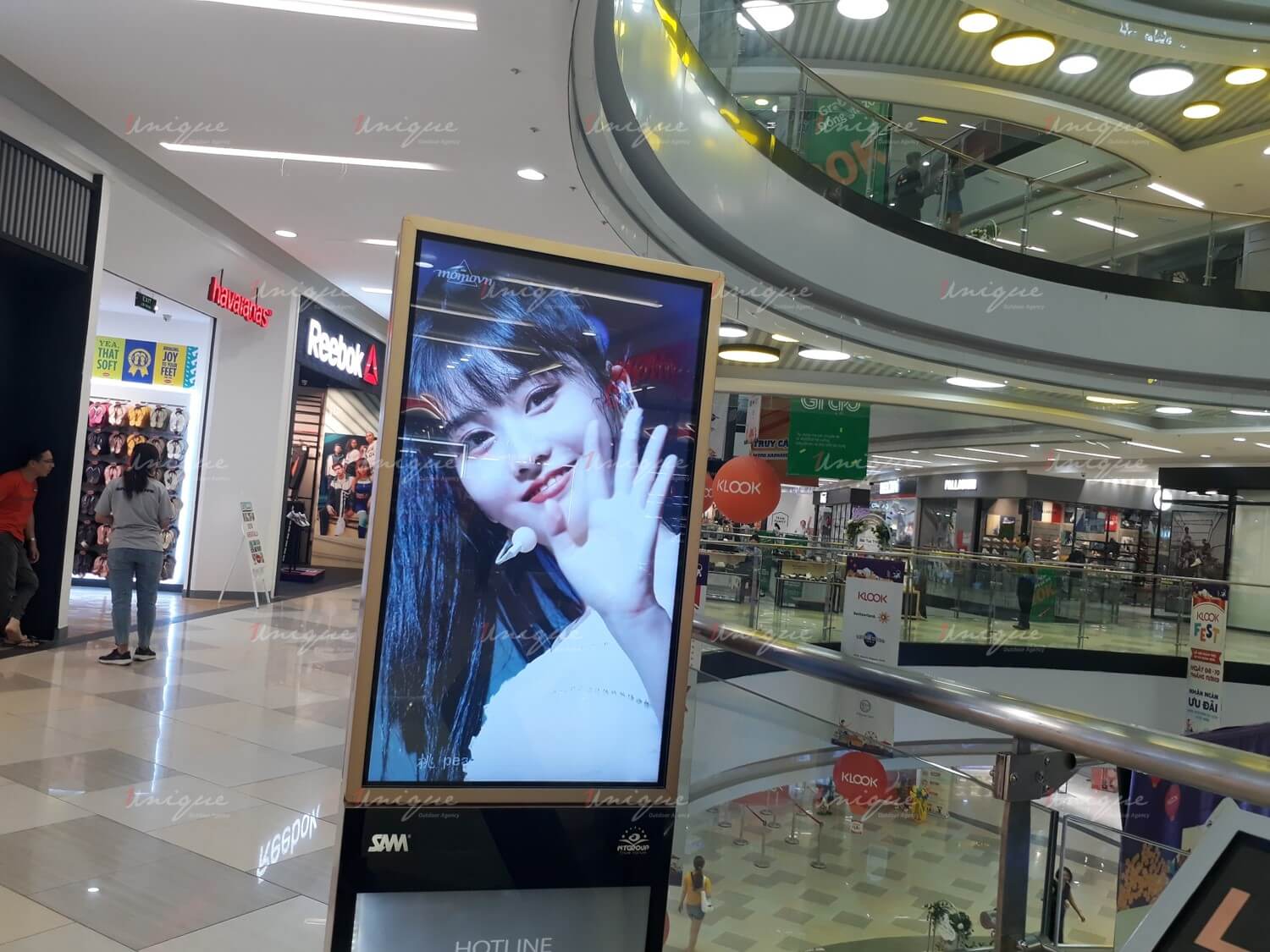 quảng cáo LCD chúc mừng sinh nhật momo