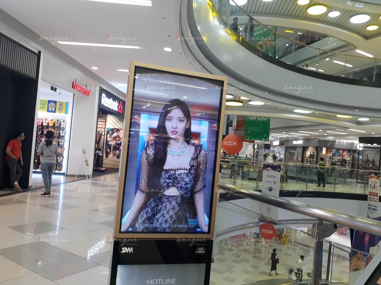 quảng cáo LCD chúc mừng sinh nhật momo