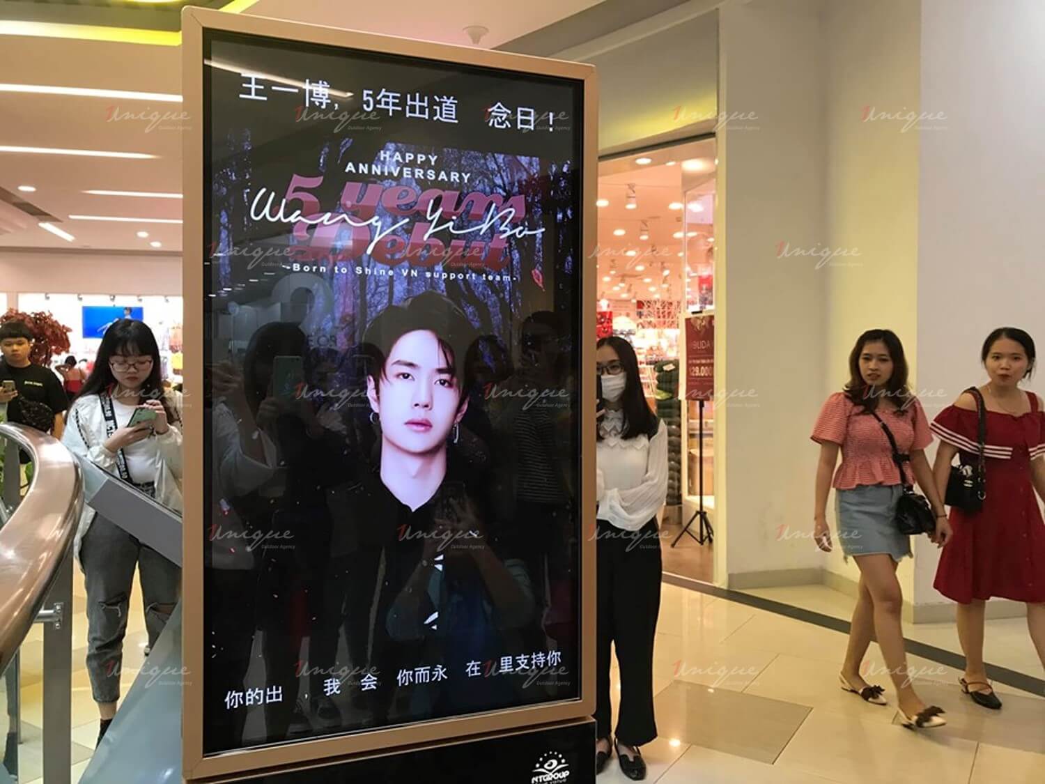 Project quảng cáo Lcd kỷ niệm Vương Nhất Bác 5 năm debut