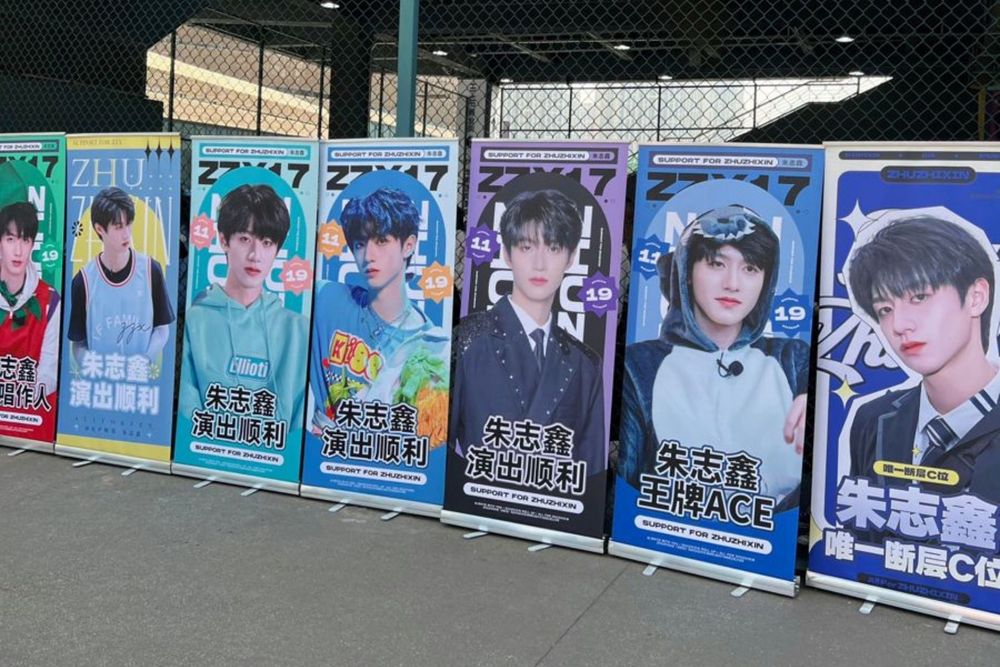 Dịch vụ thiết kế & dựng Standee quảng bá dành cho Idol